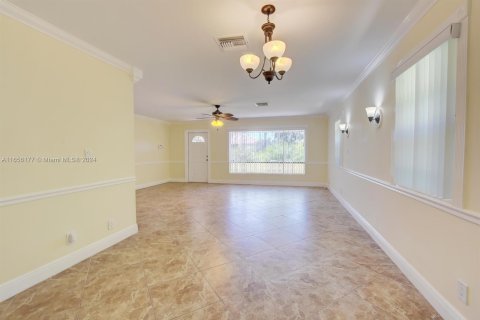 House in Lake Worth, Florida 3 bedrooms, 165.37 sq.m. № 1356695 - photo 7