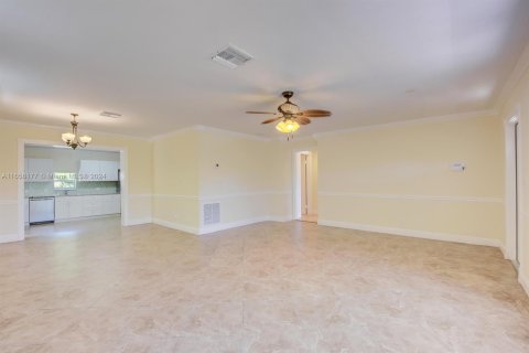 House in Lake Worth, Florida 3 bedrooms, 165.37 sq.m. № 1356695 - photo 5