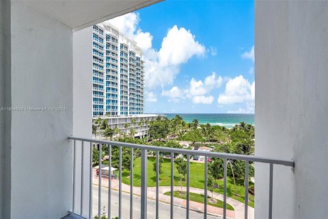 Condominio en venta en Miami Beach, Florida, 1 dormitorio, 93.46 m2 № 1356662 - foto 13