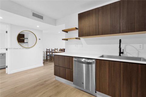 Condo in Miami Beach, Florida, 1 bedroom  № 1356662 - photo 6