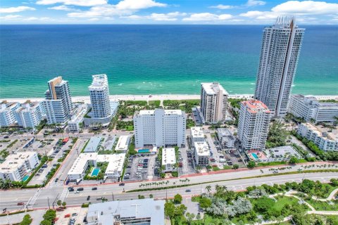 Condominio en venta en Miami Beach, Florida, 1 dormitorio, 93.46 m2 № 1356662 - foto 28