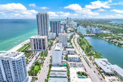 Condo in Miami Beach, Florida, 1 bedroom  № 1356662 - photo 29