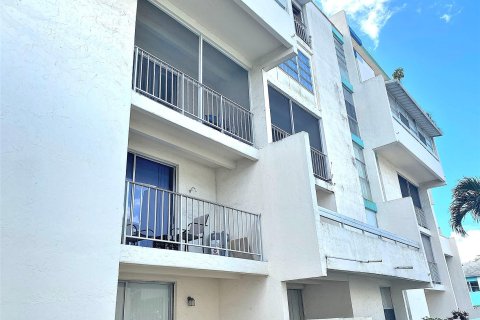 Condo in Lauderhill, Florida, 1 bedroom  № 1230305 - photo 4