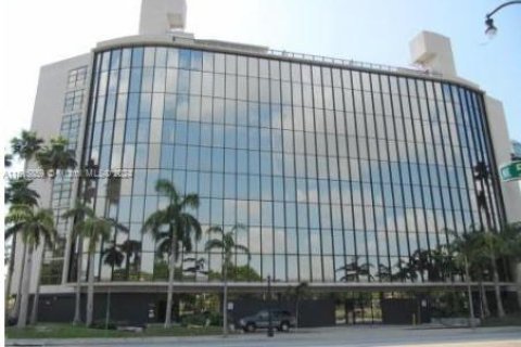 Купить коммерческую недвижимость в Майами, Флорида № 956251 - фото 1