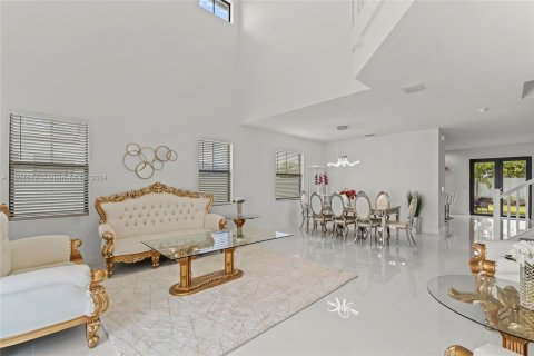 House in Miami, Florida 5 bedrooms, 320.42 sq.m. № 1216811 - photo 15