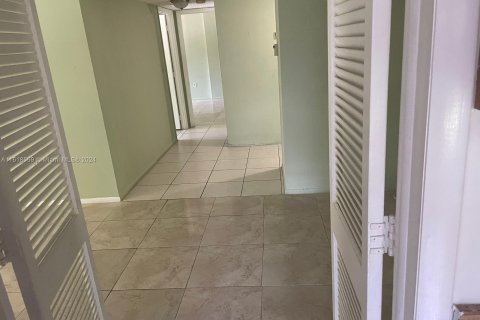 Copropriété à vendre à Lauderhill, Floride: 2 chambres, 94.39 m2 № 1240021 - photo 12