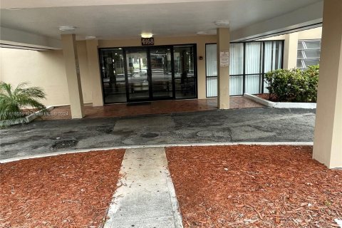 Copropriété à vendre à Lauderhill, Floride: 2 chambres, 94.39 m2 № 1240021 - photo 1