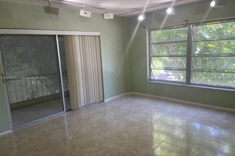 Copropriété à vendre à Lauderhill, Floride: 2 chambres, 94.39 m2 № 1240021 - photo 6