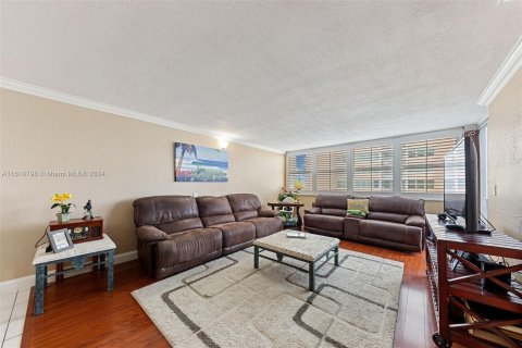 Condo in Hollywood, Florida, 1 bedroom  № 1239986 - photo 30