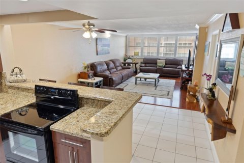 Condo in Hollywood, Florida, 1 bedroom  № 1239986 - photo 7