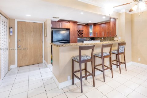 Condo in Hollywood, Florida, 1 bedroom  № 1239986 - photo 13