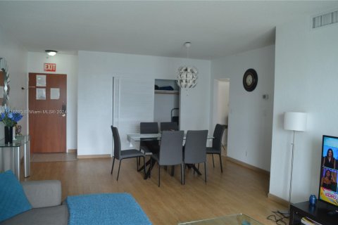 Condominio en venta en Hollywood, Florida, 1 dormitorio, 75.44 m2 № 1240023 - foto 2