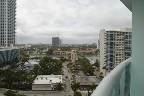 Condo in Hollywood, Florida, 1 bedroom  № 1240023 - photo 16