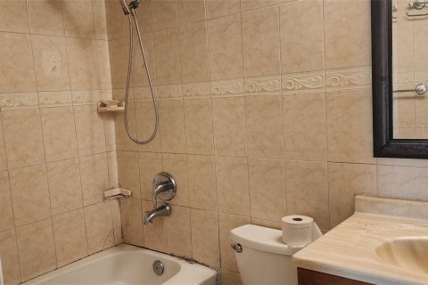 Casa en venta en Tamarac, Florida, 3 dormitorios, 142.7 m2 № 1005344 - foto 4