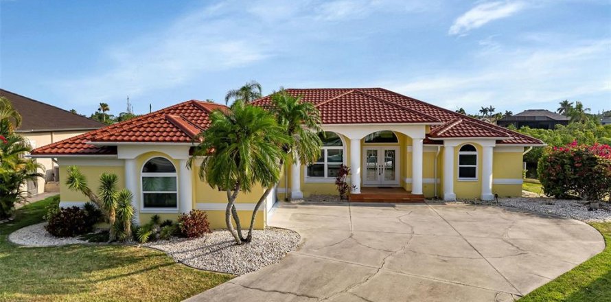 Casa en Punta Gorda, Florida 3 dormitorios, 207.73 m2 № 1194698