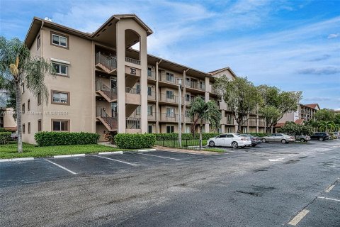 Condominio en venta en Pembroke Pines, Florida, 1 dormitorio, 98.1 m2 № 1332664 - foto 1