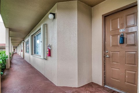 Condominio en venta en Pembroke Pines, Florida, 1 dormitorio, 98.1 m2 № 1332664 - foto 3