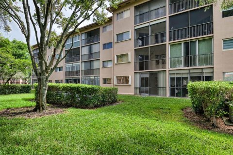 Condominio en venta en Pembroke Pines, Florida, 1 dormitorio, 98.1 m2 № 1332664 - foto 17