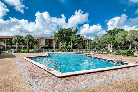 Condominio en venta en Pembroke Pines, Florida, 1 dormitorio, 98.1 m2 № 1332664 - foto 19