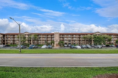 Condominio en venta en Pembroke Pines, Florida, 1 dormitorio, 98.1 m2 № 1332664 - foto 2