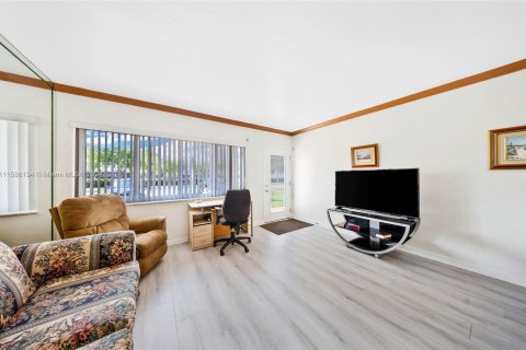 Condominio en venta en Hallandale Beach, Florida, 1 dormitorio, 58.06 m2 № 1173578 - foto 11