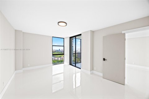 Condo in Aventura, Florida, 2 bedrooms  № 1378763 - photo 12