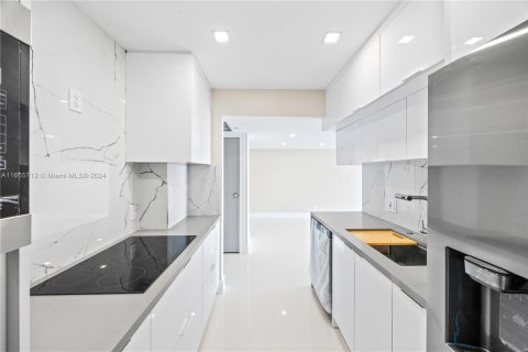 Condo in Aventura, Florida, 2 bedrooms  № 1378763 - photo 7