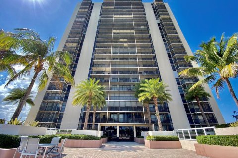 Copropriété à vendre à Aventura, Floride: 2 chambres, 107.49 m2 № 1378763 - photo 22