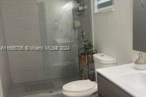 House in Miami, Florida 4 bedrooms, 141.58 sq.m. № 1378760 - photo 6