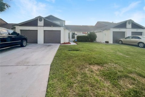 Adosado en venta en Kissimmee, Florida, 3 dormitorios, 136.66 m2 № 1268500 - foto 1