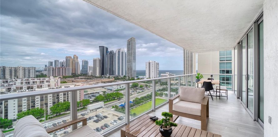 Condo in Sunny Isles Beach, Florida, 3 bedrooms  № 1325590