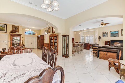 House in Miami, Florida 4 bedrooms, 223.8 sq.m. № 1318842 - photo 18