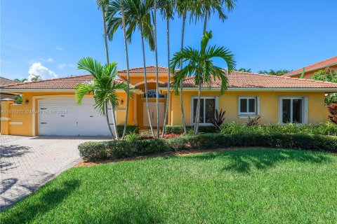 Villa ou maison à vendre à Miami, Floride: 4 chambres, 223.8 m2 № 1318842 - photo 1