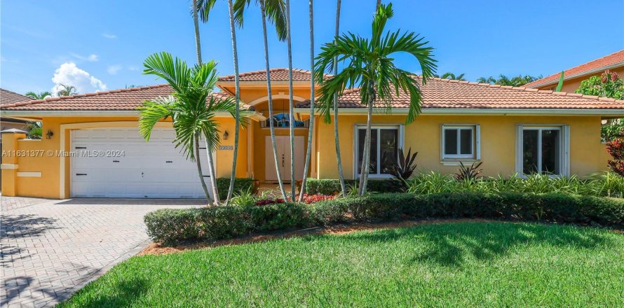 Villa ou maison à Miami, Floride 4 chambres, 223.8 m2 № 1318842