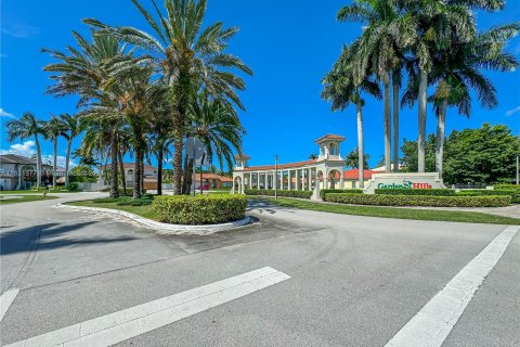 Villa ou maison à vendre à Miami, Floride: 4 chambres, 223.8 m2 № 1318842 - photo 2