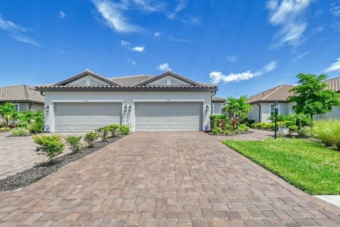 Duplex à vendre à Bradenton, Floride: 2 chambres, 142.42 m2 № 1346433 - photo 1