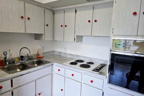 Condo in Kenneth City, Florida, 2 bedrooms  № 1346482 - photo 7