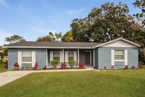 Villa ou maison à louer à Casselberry, Floride: 3 chambres, 124.3 m2 № 1346432 - photo 1