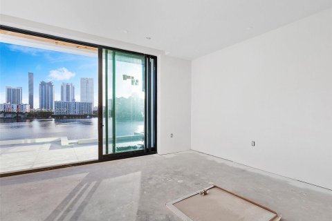 Townhouse in North Miami Beach, Florida 4 bedrooms, 313.55 sq.m. № 866037 - photo 14