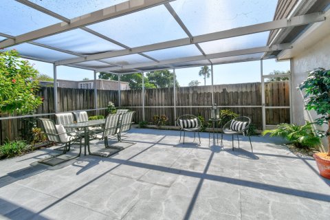 Townhouse in Palm Beach Gardens, Florida 3 bedrooms, 161.65 sq.m. № 1224868 - photo 4