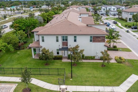 Townhouse in Lake Worth, Florida 3 bedrooms, 194.72 sq.m. № 1224870 - photo 24