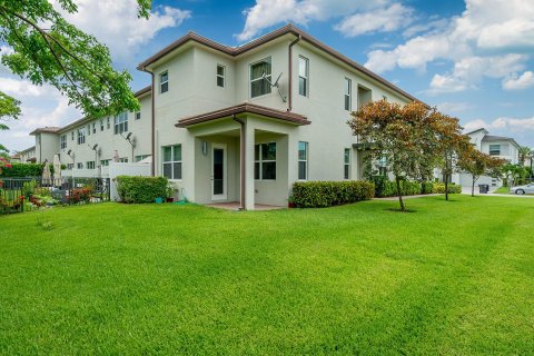 Townhouse in Lake Worth, Florida 3 bedrooms, 194.72 sq.m. № 1224870 - photo 29