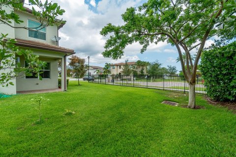 Townhouse in Lake Worth, Florida 3 bedrooms, 194.72 sq.m. № 1224870 - photo 28