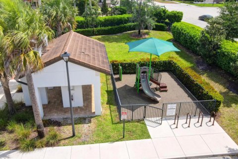 Townhouse in Lake Worth, Florida 3 bedrooms, 194.72 sq.m. № 1224870 - photo 5