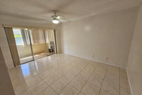 Copropriété à vendre à Palm Springs, Floride: 2 chambres, 102.47 m2 № 1017031 - photo 12
