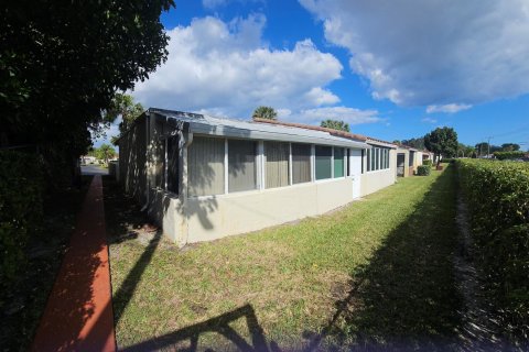 Copropriété à vendre à Palm Springs, Floride: 2 chambres, 102.47 m2 № 1017031 - photo 4