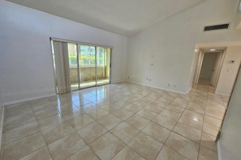 Copropriété à vendre à Palm Springs, Floride: 2 chambres, 102.47 m2 № 1017031 - photo 14