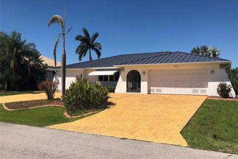 House in Punta Gorda, Florida 2 bedrooms, 159.42 sq.m. № 1105262 - photo 3