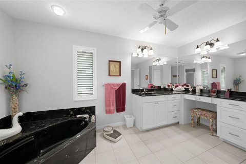 House in Venice, Florida 3 bedrooms, 184.97 sq.m. № 1371211 - photo 20