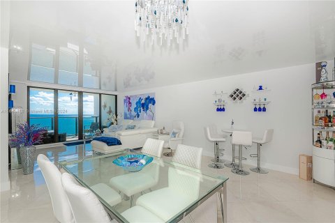 Condominio en alquiler en Hollywood, Florida, 2 dormitorios, 130.06 m2 № 1383018 - foto 21